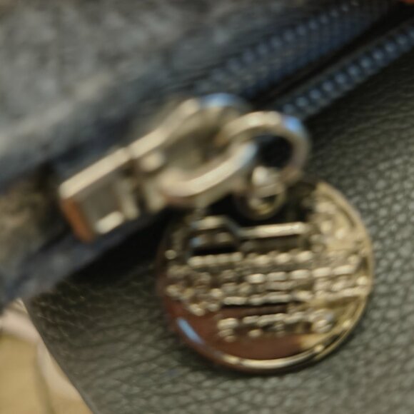 La Prairie Grey Wool/Leather Cosmetics bag - Picture 6 of 9